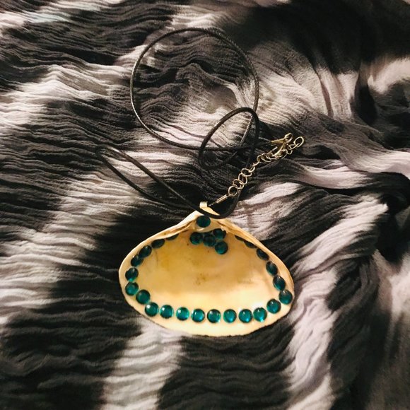 Seashell Vintage Rare UNique Rhinestone One of a Kind Handmade Seashell Necklace - Picture 14 of 16